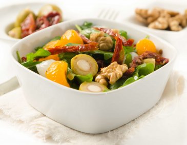 Italienischer Salat mit Walnuss-Apfelessig-Dressing Italienischer Salat mit Walnuss-Apfelessig-Dressing