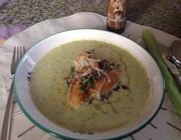Zucchinicremesuppe mit gebackenen Reisnockerl Zucchinicremesuppe mit gebackenen Reisnockerl