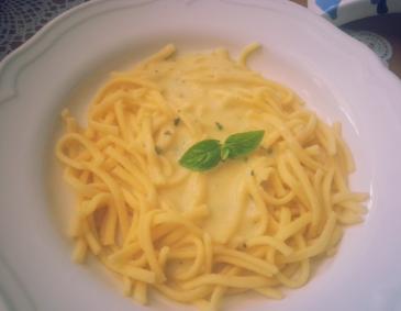 Spätzle mit Käsesoße Spätzle mit Käsesoße