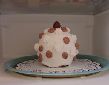 Erdbeer-Raffaello-Bombe Erdbeer-Raffaello-Bombe