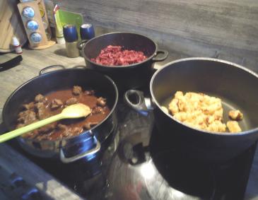 Rehragout mit Rotkraut und Schupfnudeln Rehragout mit Rotkraut und Schupfnudeln
