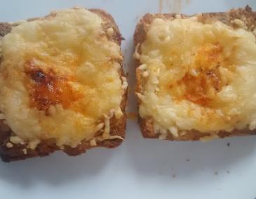 Überbackener Spiegelei-Toast Überbackener Spiegelei-Toast
