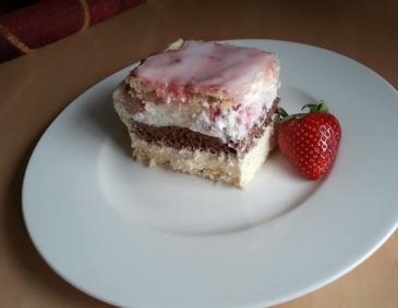 Cremeschnitten mit frischen Erdbeeren Cremeschnitten mit frischen Erdbeeren