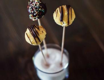 Stracciatella Cake Pops Stracciatella Cake Pops