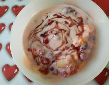 Früchtejoghurt mit Amarenakirschen Früchtejoghurt mit Amarenakirschen
