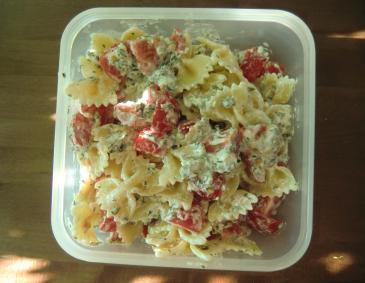 Kräuter-Nudelsalat mit Tomaten Kräuter-Nudelsalat mit Tomaten
