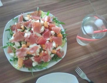 Melonen-Schinken-Salat Melonen-Schinken-Salat