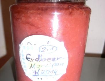 Erdbeer-Marzipan-Marmelade Erdbeer-Marzipan-Marmelade