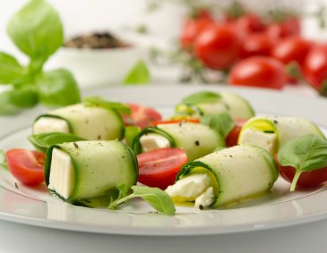 Schafskäse im Zucchinimantel Schafskäse im Zucchinimantel