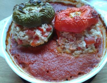 Gefüllte Paprika mit Quinoa Gefüllte Paprika mit Quinoa