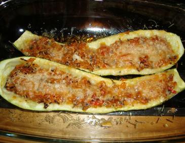 Vegetarisch gefüllte Zucchini Vegetarisch gefüllte Zucchini