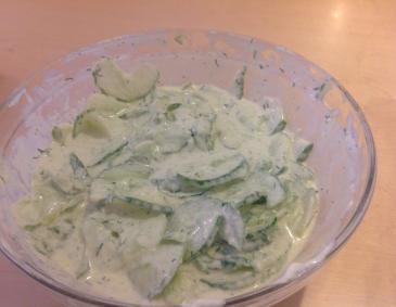 Gurkensalat mit Sauerrahm Gurkensalat mit Sauerrahm