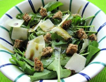 Rucolasalat mit Parmesan und Kernöl Rucolasalat mit Parmesan und Kernöl