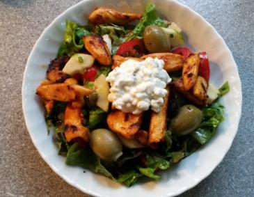 Bunter Salat mit Hühnerstreifen und Ricotta Bunter Salat mit Hühnerstreifen und Ricotta