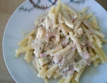 Makkaroni in Schinken-Käse-Sauce Makkaroni in Schinken-Käse-Sauce