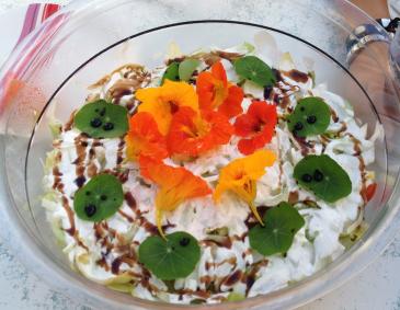 Eiersalat mit Shrimps und Basilikumjoghurt Eiersalat mit Shrimps und Basilikumjoghurt