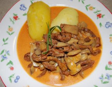 Rindergeschnetzeltes mit Champignons in Kokos-Ingwersoße Rindergeschnetzeltes mit Champignons in Kokos-Ingwersoße