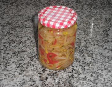 Eingemachter Zucchinisalat Eingemachter Zucchinisalat