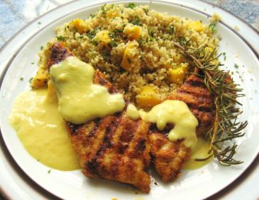 Mango-Couscous mit Hühnerfilet und Mangosauce Mango-Couscous mit Hühnerfilet und Mangosauce