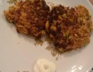 Zucchini-Karotten-Puffer Zucchini-Karotten-Puffer