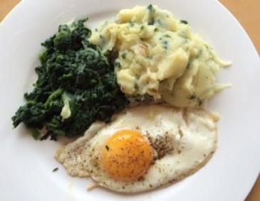 Spiegelei mit Kartoffelpüree und Spinat Spiegelei mit Kartoffelpüree und Spinat