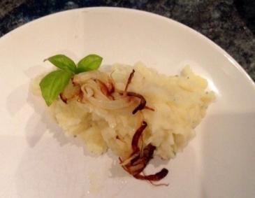 Kartoffelpüree mit Röstzwiebel Kartoffelpüree mit Röstzwiebel
