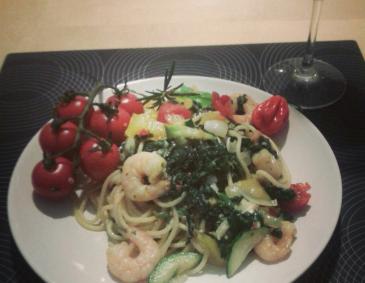 Spaghetti mit Blattspinat und Garnelen Spaghetti mit Blattspinat und Garnelen