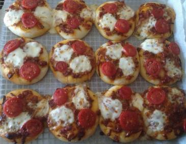 Pizzette mit Salami Pizzette mit Salami