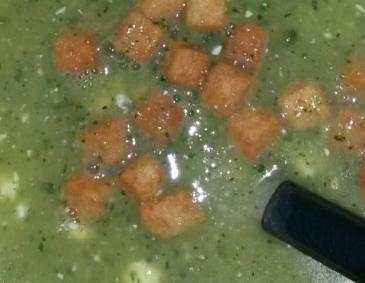 Zucchinisuppe mit Chili Zucchinisuppe mit Chili