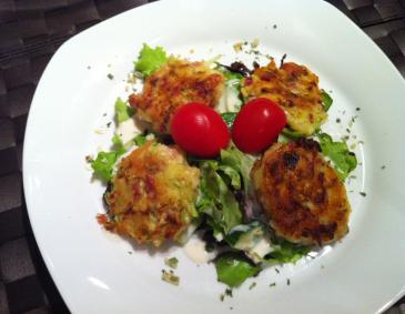 Erdäpfel-Zucchini-Rösti mit Speck und Käse Erdäpfel-Zucchini-Rösti mit Speck und Käse
