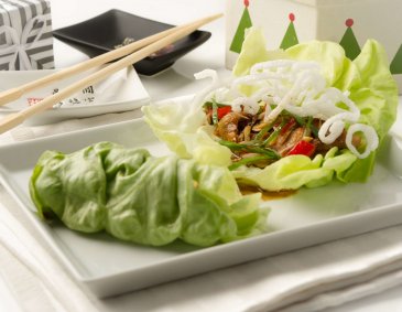 Asiatische Truthahn-Salatrollen Asiatische Truthahn-Salatrollen