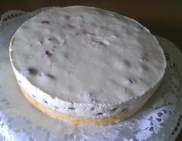 Topfen-Joghurttorte mit Beeren Topfen-Joghurttorte mit Beeren