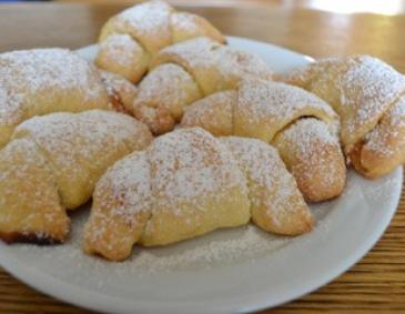 Rahmkipferl mit Marmelade Rahmkipferl mit Marmelade