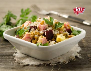 Gebratener Einkornreis mit Roten Rüben, Datteln und Paranüssen