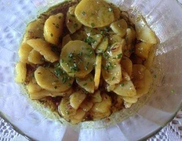 Erdäpfelsalat mit Kernöl Erdäpfelsalat mit Kernöl