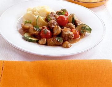 Rotweingulasch mit Kürbis und Pilzen Rotweingulasch mit Kürbis und Pilzen
