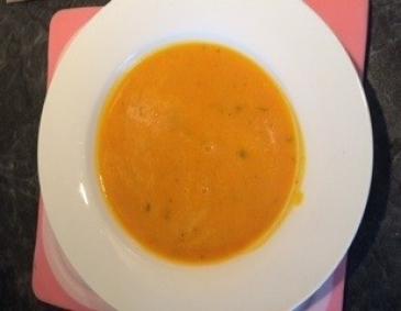 Kürbissuppe mit Orangensaft Kürbissuppe mit Orangensaft