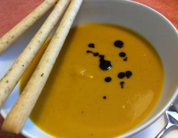 Wärmende Kürbissuppe Wärmende Kürbissuppe