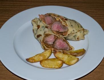 Lammfilets im Thymianpalatschinkenmantel Lammfilets im Thymianpalatschinkenmantel