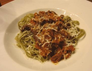 Fettuccine alla romana - Bandnudeln mit Hühnerlebersauce Fettuccine alla romana - Bandnudeln mit Hühnerlebersauce