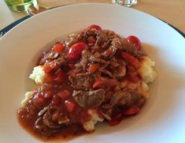 Rinderfiletstreifen mit confierten Tomaten Rinderfiletstreifen mit confierten Tomaten