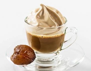 Maroni-Obers-Topping auf Gewürzkaffee Maroni-Obers-Topping auf Gewürzkaffee