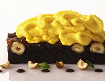 Süßes Kürbismousse mit Schokolade-Haselnuss-Brownie Süßes Kürbismousse mit Schokolade-Haselnuss-Brownie