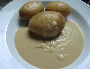 Kartoffeln mit veganer Käsesauce Kartoffeln mit veganer Käsesauce