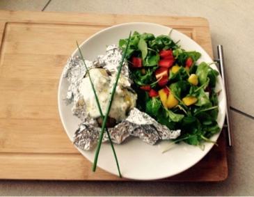 Folienkartoffeln mit Leinöldip und Rucola Folienkartoffeln mit Leinöldip und Rucola