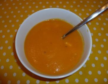 Karottensuppe mit Schmelzkäse Karottensuppe mit Schmelzkäse