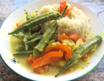 Bananencurry mit Okraschoten Bananencurry mit Okraschoten