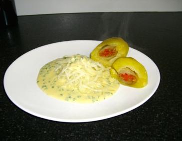 Gefüllte Kartoffeln an Kohlrabigemüse Gefüllte Kartoffeln an Kohlrabigemüse