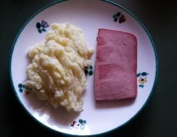 Leberkäse mit Kartoffelpüree Leberkäse mit Kartoffelpüree