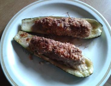 Gefüllte Zucchini mit Faschiertem Gefüllte Zucchini mit Faschiertem